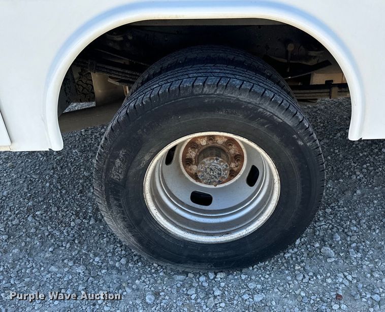 image for item NL9986 2016 Ford F350 Super Duty XL  SuperCab utility bed pickup truck