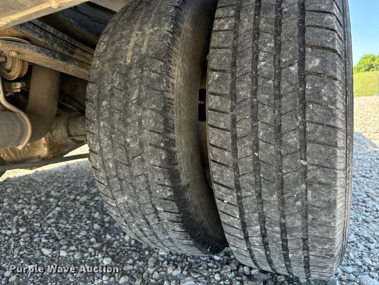 image for item NL9986 2016 Ford F350 Super Duty XL  SuperCab utility bed pickup truck