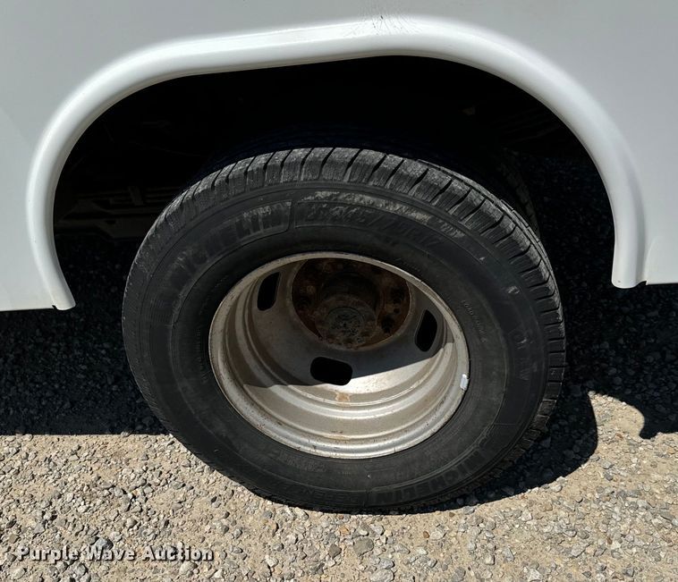 image for item NL9986 2016 Ford F350 Super Duty XL  SuperCab utility bed pickup truck