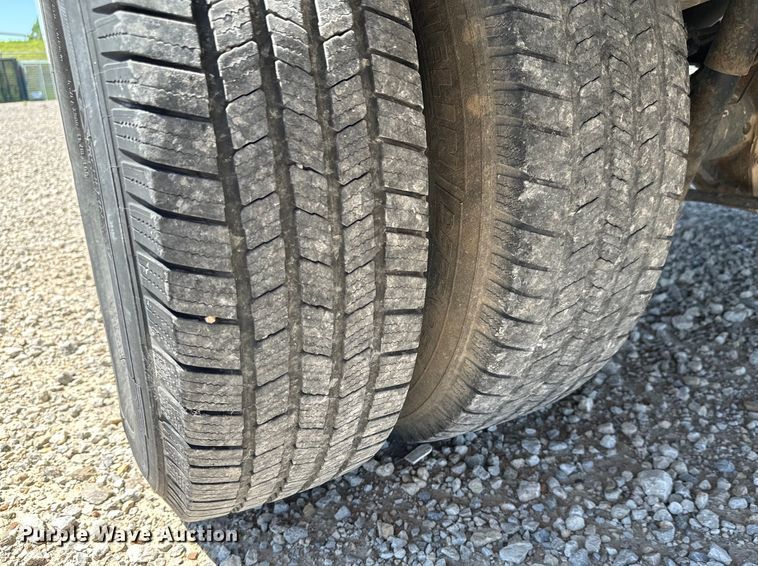 image for item NL9986 2016 Ford F350 Super Duty XL  SuperCab utility bed pickup truck