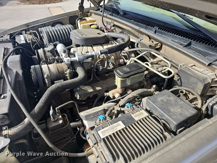2000 Chevrolet K2500 utility bed pickup truck in TX Item