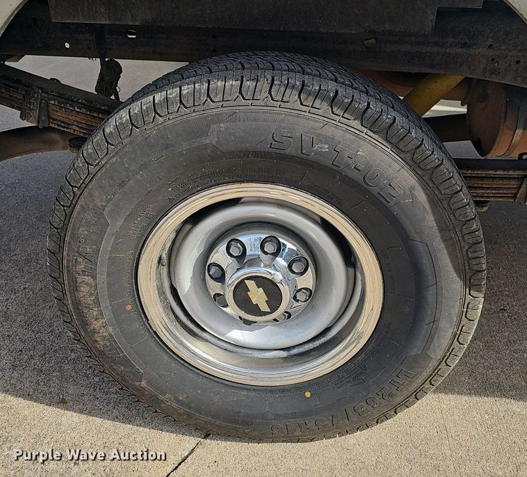 2000 Chevrolet K2500 utility bed pickup truck in TX Item