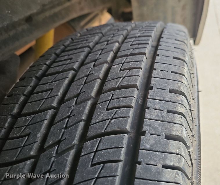 2000 Chevrolet K2500 utility bed pickup truck in TX Item