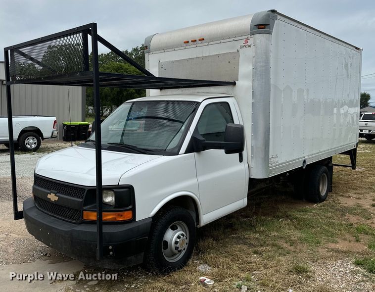 image for item NQ9568 2017 Chevrolet  G3500 box truck