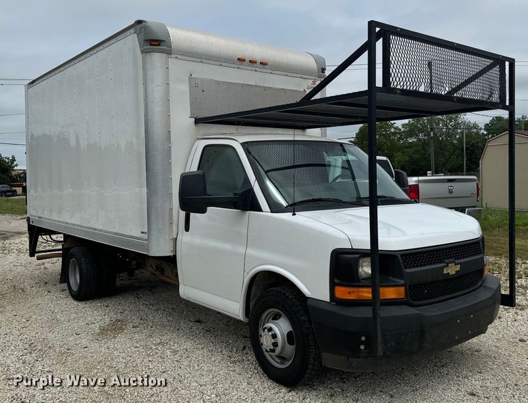 image for item NQ9568 2017 Chevrolet  G3500 box truck