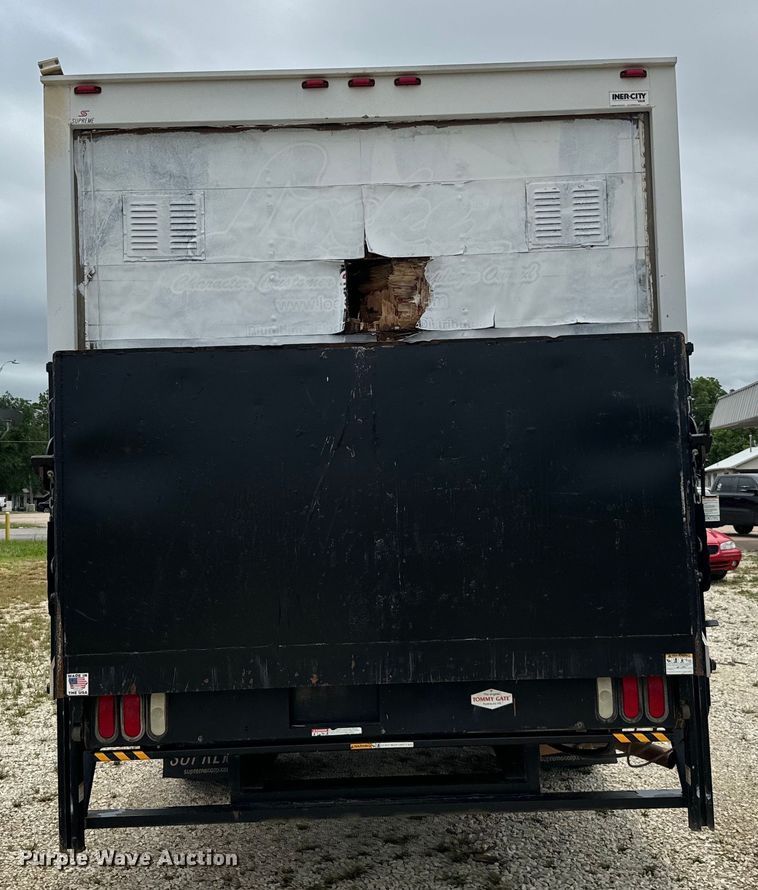 image for item NQ9568 2017 Chevrolet  G3500 box truck