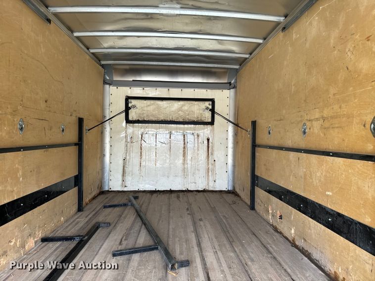 image for item NQ9568 2017 Chevrolet  G3500 box truck