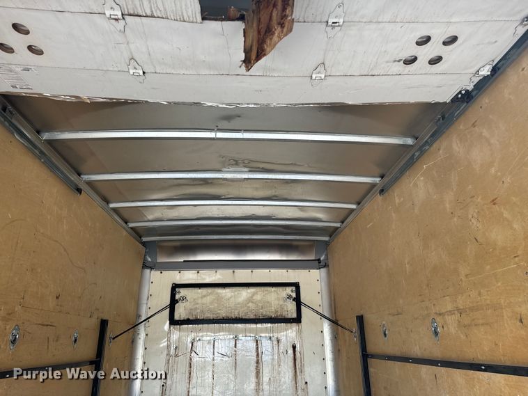 image for item NQ9568 2017 Chevrolet  G3500 box truck