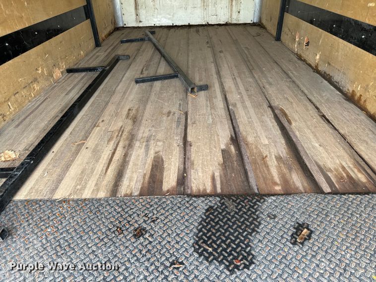 image for item NQ9568 2017 Chevrolet  G3500 box truck