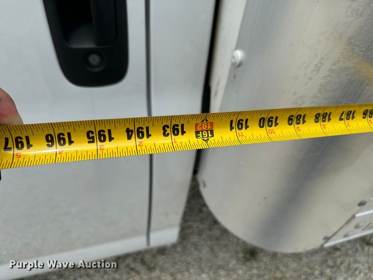 image for item NQ9568 2017 Chevrolet  G3500 box truck