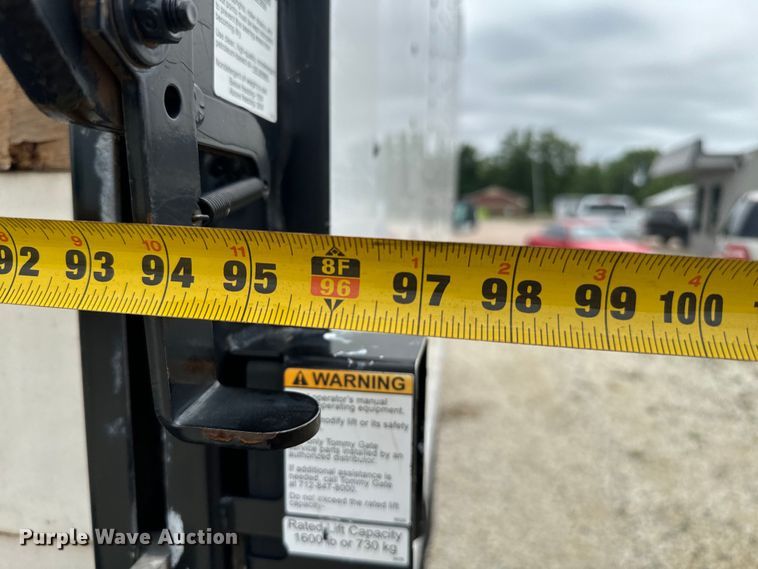 image for item NQ9568 2017 Chevrolet  G3500 box truck