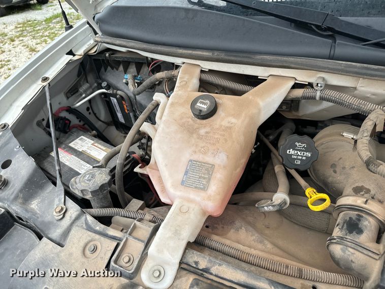 image for item NQ9568 2017 Chevrolet  G3500 box truck