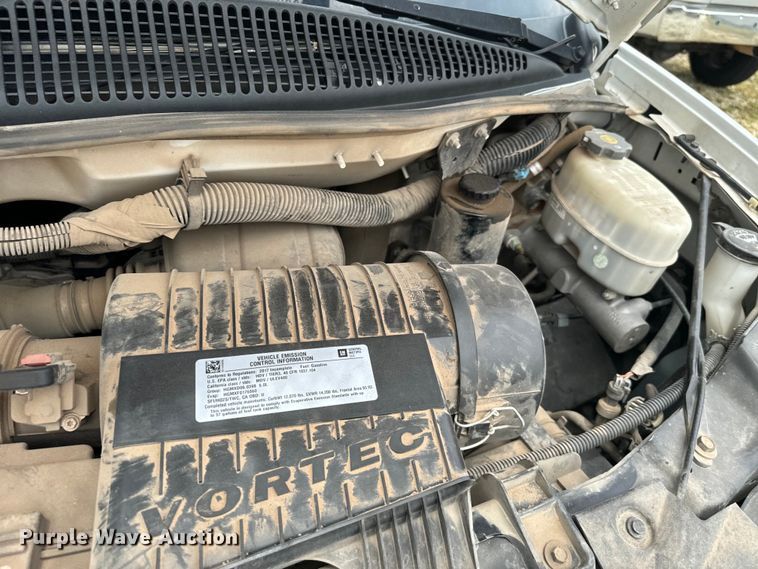 image for item NQ9568 2017 Chevrolet  G3500 box truck