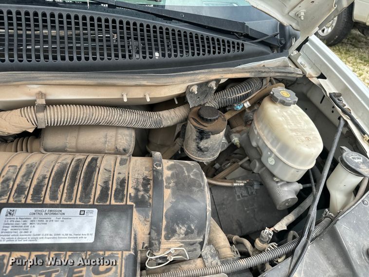 image for item NQ9568 2017 Chevrolet  G3500 box truck