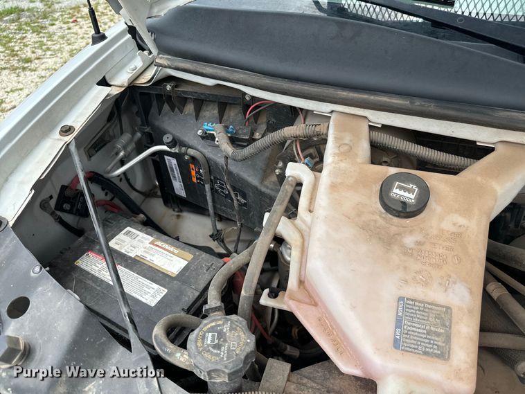 image for item NQ9568 2017 Chevrolet  G3500 box truck