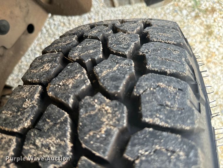 image for item NQ9568 2017 Chevrolet  G3500 box truck