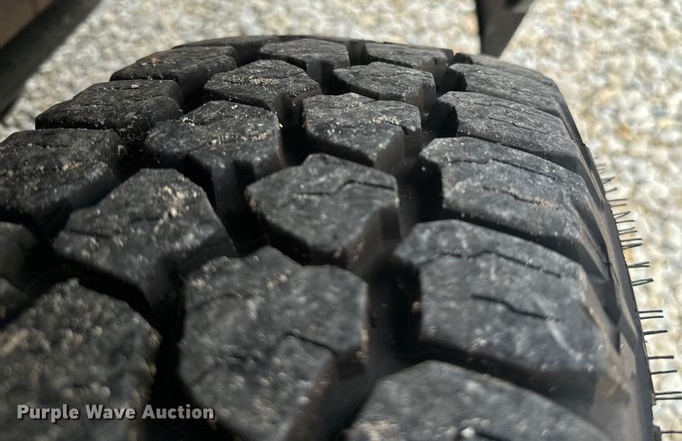 image for item NQ9568 2017 Chevrolet  G3500 box truck