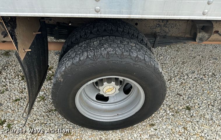 image for item NQ9568 2017 Chevrolet  G3500 box truck