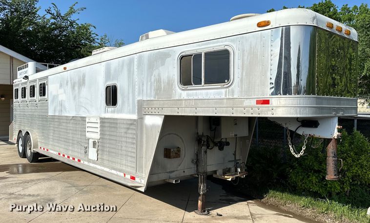 image for item NR9851 2000 Elite horse trailer