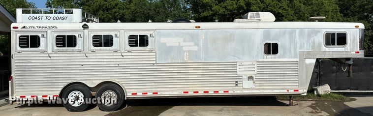 image for item NR9851 2000 Elite horse trailer