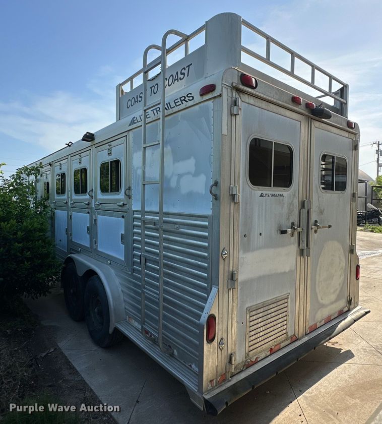 image for item NR9851 2000 Elite horse trailer