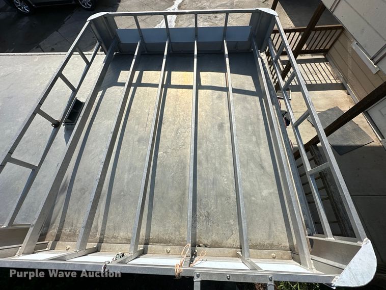 image for item NR9851 2000 Elite horse trailer