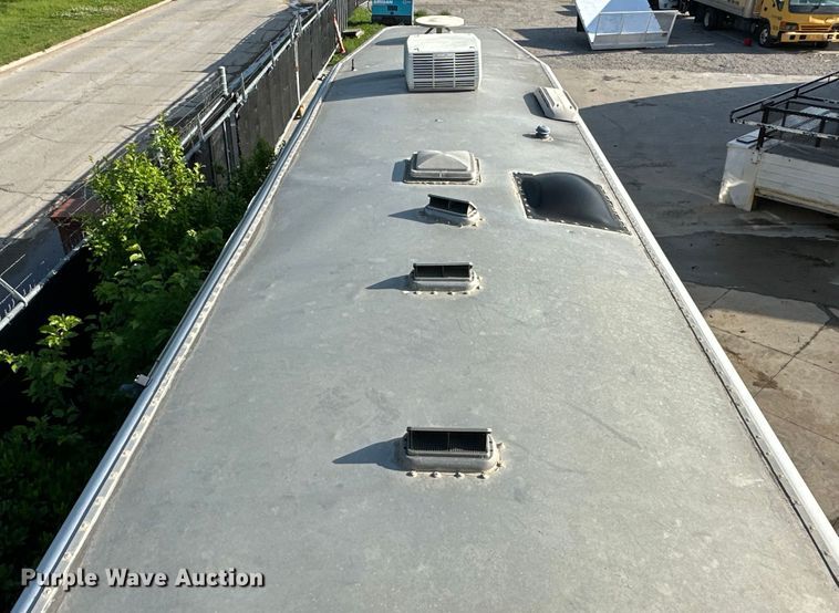 image for item NR9851 2000 Elite horse trailer