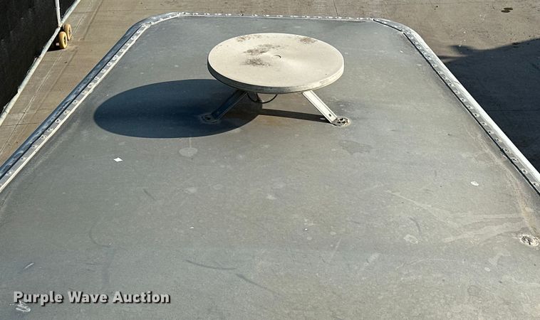 image for item NR9851 2000 Elite horse trailer