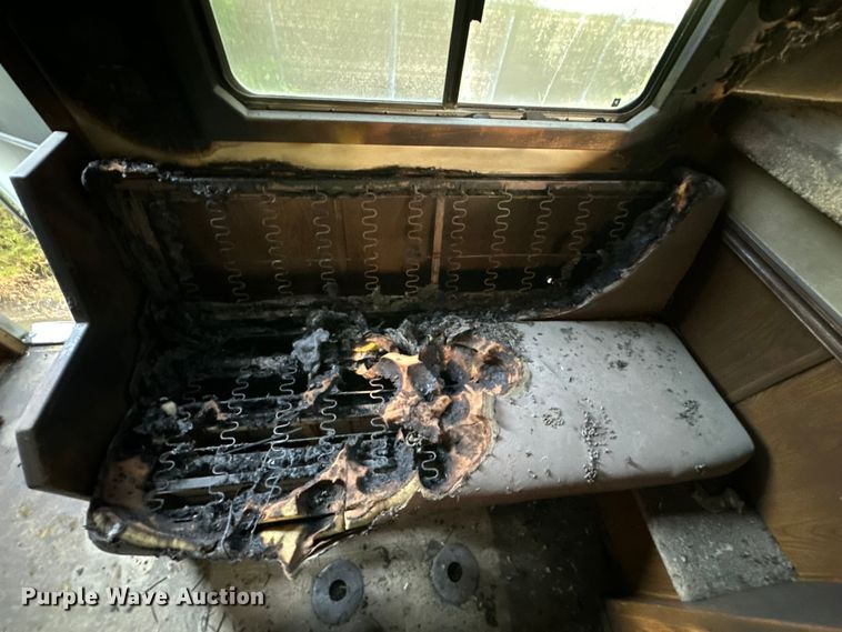 image for item NR9851 2000 Elite horse trailer