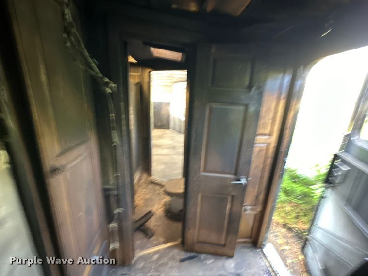 image for item NR9851 2000 Elite horse trailer