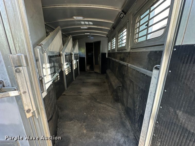 image for item NR9851 2000 Elite horse trailer