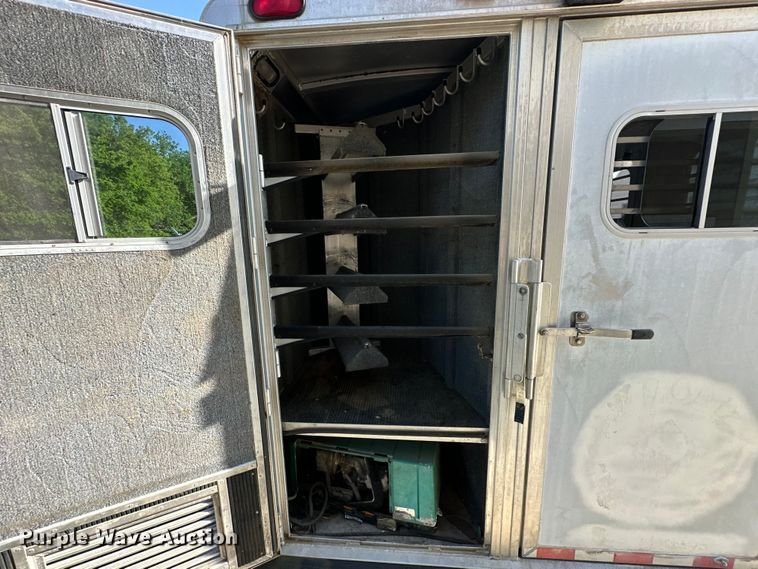 image for item NR9851 2000 Elite horse trailer