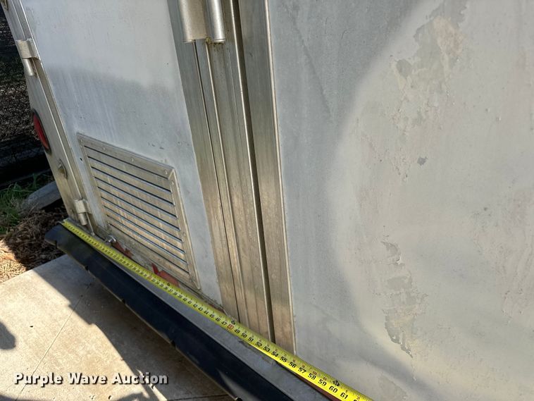 image for item NR9851 2000 Elite horse trailer