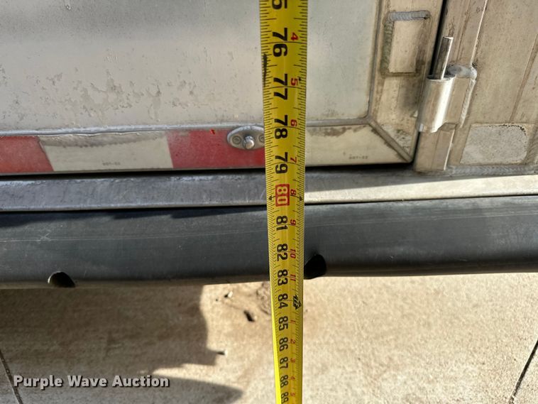 image for item NR9851 2000 Elite horse trailer