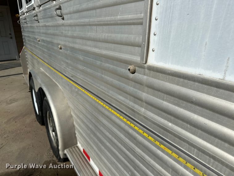 image for item NR9851 2000 Elite horse trailer