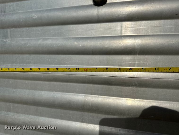 image for item NR9851 2000 Elite horse trailer