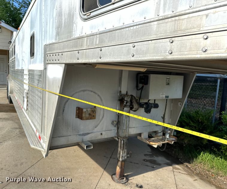 image for item NR9851 2000 Elite horse trailer