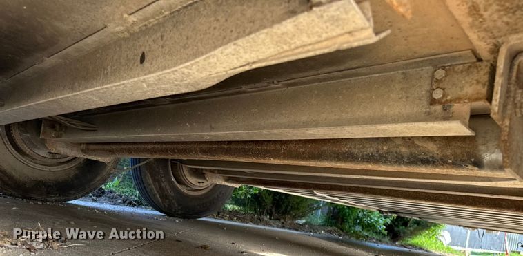 image for item NR9851 2000 Elite horse trailer