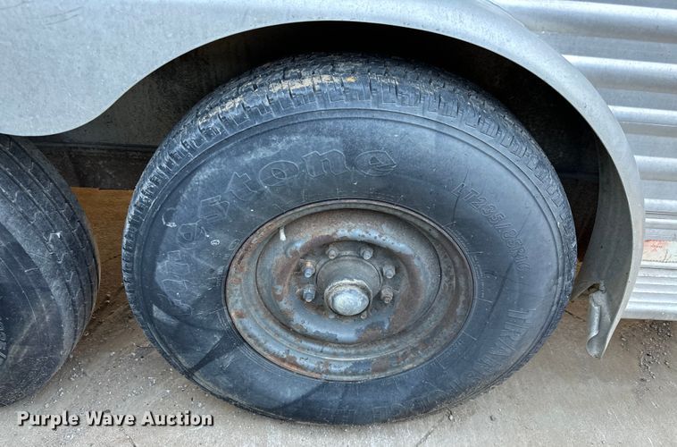 image for item NR9851 2000 Elite horse trailer