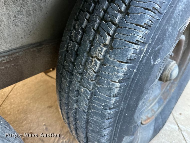 image for item NR9851 2000 Elite horse trailer