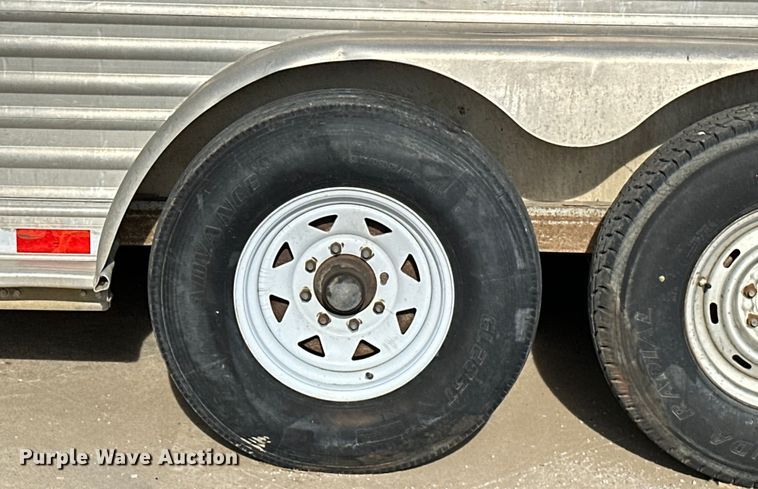 image for item NR9851 2000 Elite horse trailer