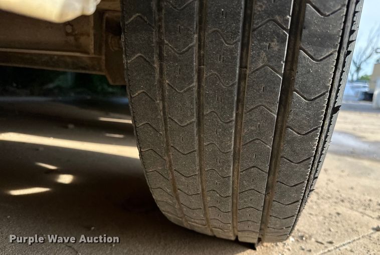 image for item NR9851 2000 Elite horse trailer