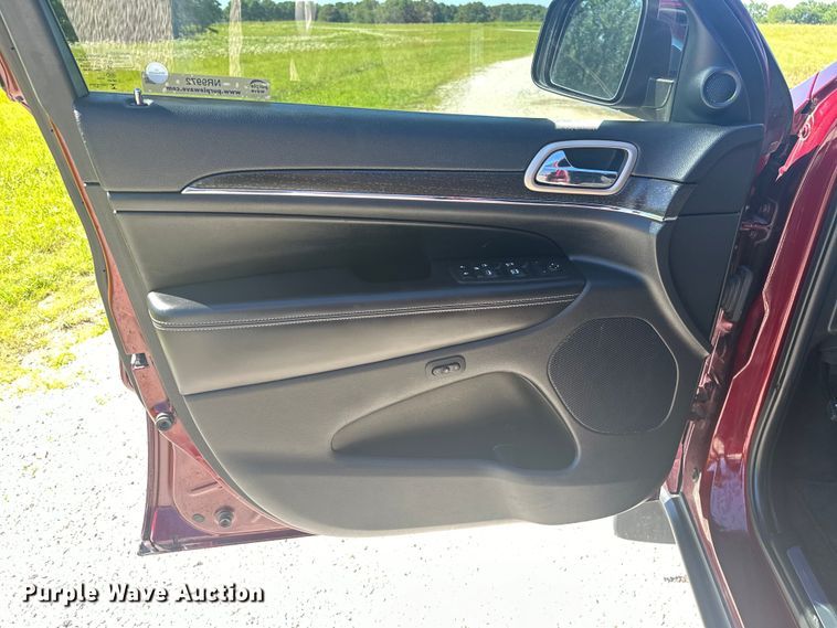 image for item NR9972 2017 Jeep Grand Cherokee Limited  SUV