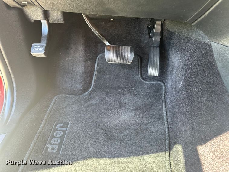 image for item NR9972 2017 Jeep Grand Cherokee Limited  SUV