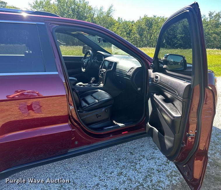 image for item NR9972 2017 Jeep Grand Cherokee Limited  SUV