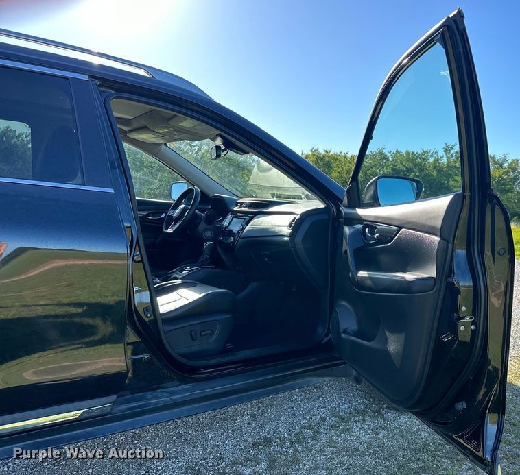 image for item NR9975 2019 Nissan  Rogue  SL SUV