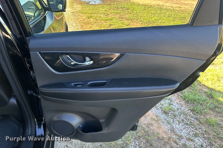 image for item NR9975 2019 Nissan  Rogue  SL SUV