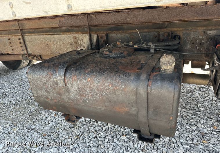 image for item NR9979 2005 Isuzu FTR box truck