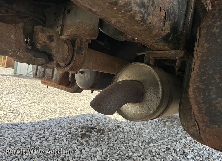 image for item NR9979 2005 Isuzu FTR box truck