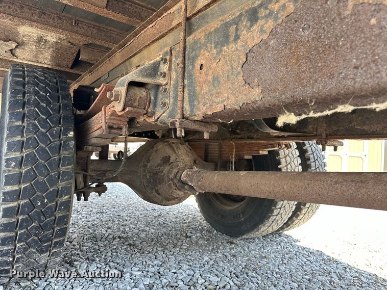 image for item NR9979 2005 Isuzu FTR box truck